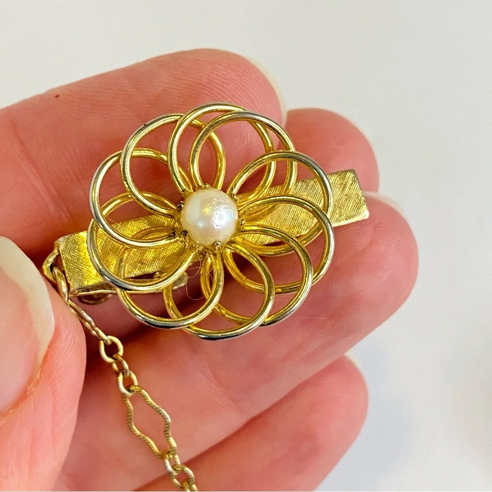 Vintage Sweater Clips Gold Tone‎ Flower Faux Pearl Chain Mid Century